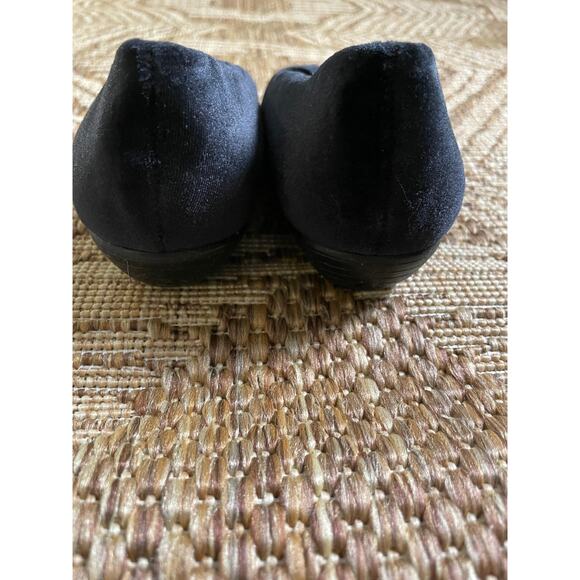 Coldwater Creek Black Velvet wedge slip on round toe woman's 7.5 M - Picture 3 of 6